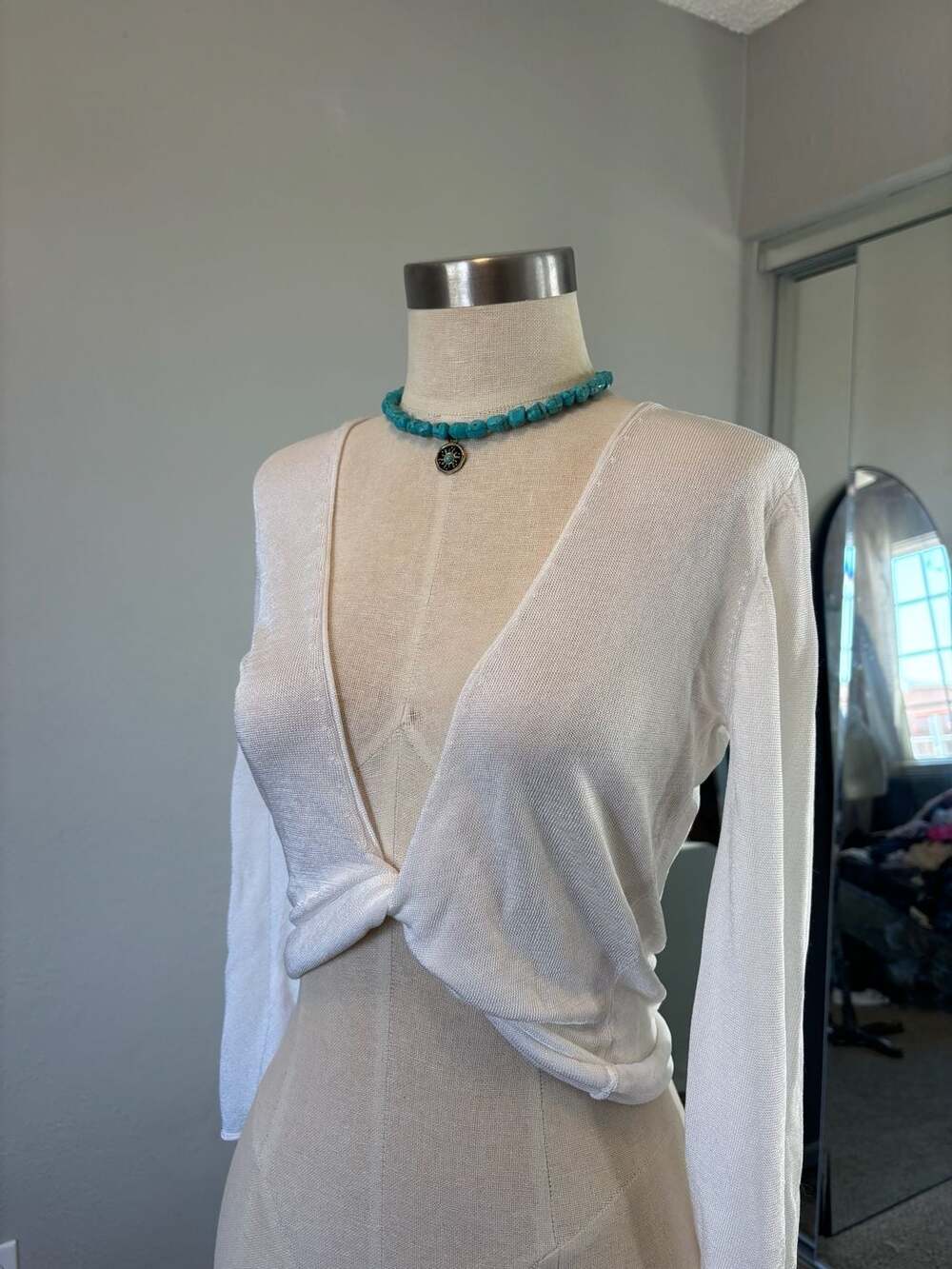 George Women's White Long Sleeve Twist-Front Cropped Knit Top - Picture 5 of 9